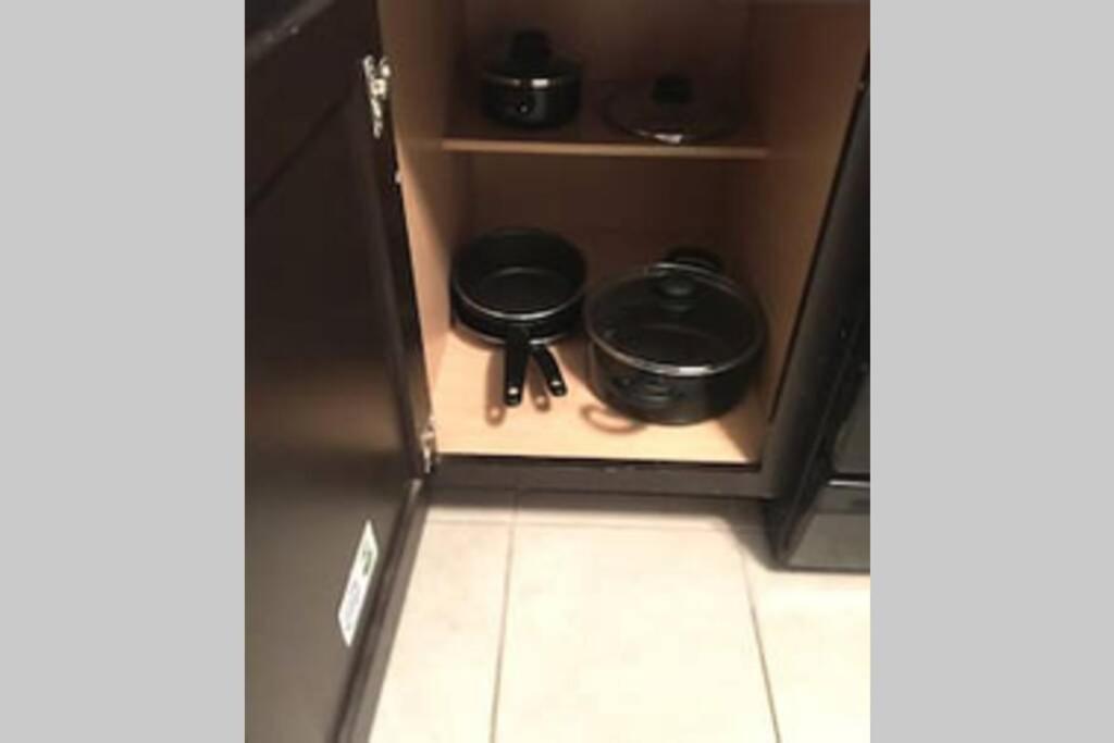 Entire Modern 2 Bedroom Apartment Chicago Bagian luar foto