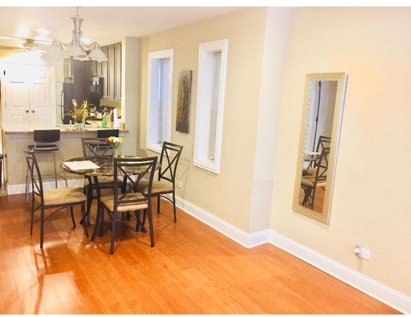 Entire Modern 2 Bedroom Apartment Chicago Bagian luar foto